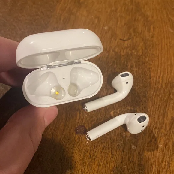 Apple AirPods 2nd Generation - Picture 5 of 5